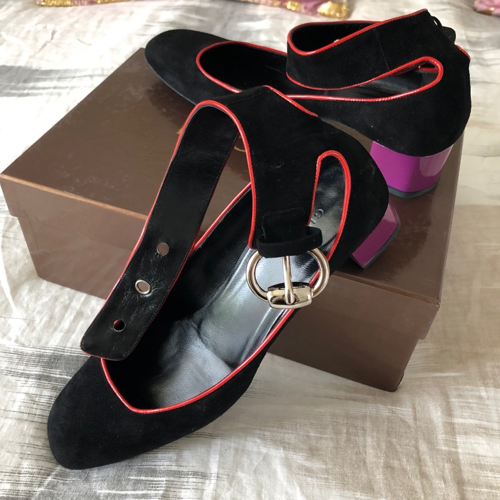 Gucci Flat With Ankle Silver Buckle